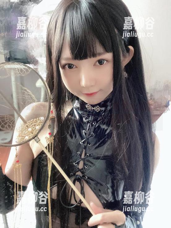 全套瑜伽图集：51酱的魅力真是无法抵挡，不小心让我想起了我家的墙角！