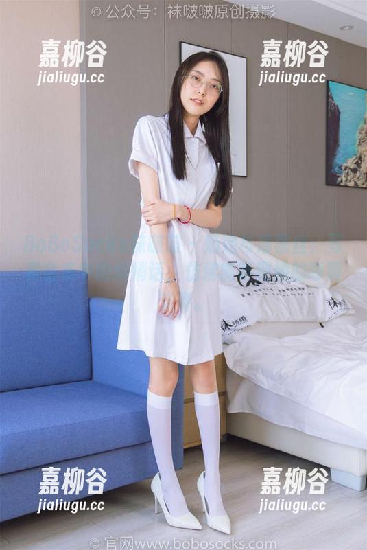 BoBoSocks袜啵啵 - 奶油与薄黑丝：写真全集中的悄悄话，仿佛能听到她的呼吸节奏。