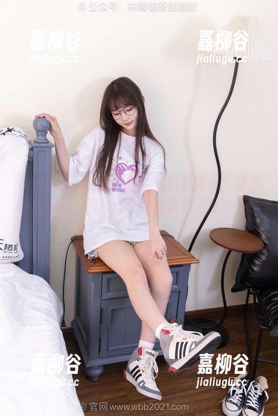 BoBoSocks袜啵啵 - 流行风向标？稚予精选图包：薄白丝，简直是个‘潮’字怪！