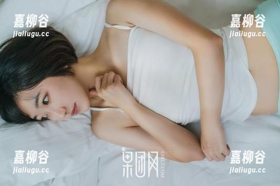 GIRLT果团网 - 池边幻想：裴希西的泳池写真资源，太美了我一时无言！