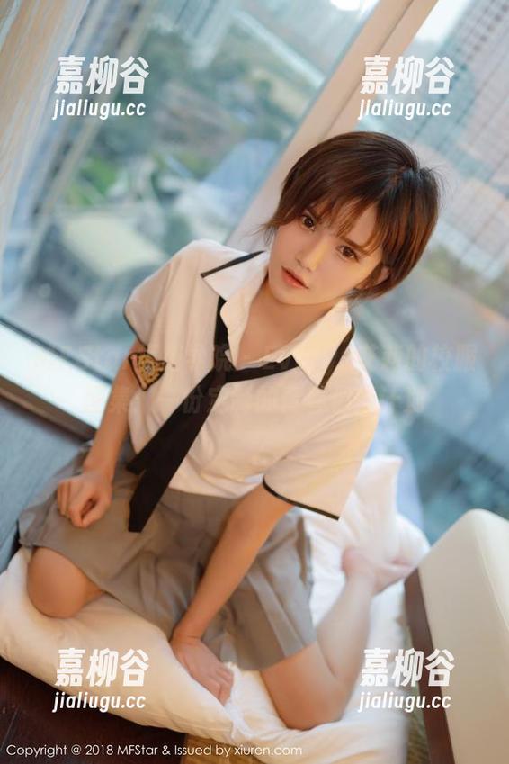 MFStar模范学院 - Evelyn艾莉的校服图集：一份定制的青春偶像计划