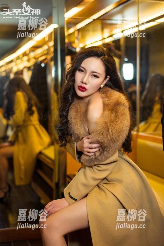 TouTiao头条女神-娜露 TouTiao头条女神 - 福利满满!娜露泳装图包里的秘密....
