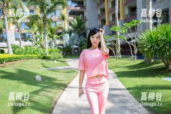 TuiGirl推女郎 - 图集：易阳的教室，学习如何在课堂上不被老师发现玩手机！