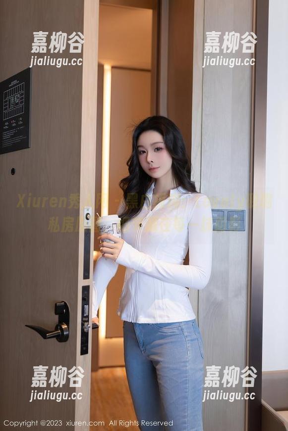 Xiuren秀人网-Lovely璐璐 Xiuren秀人网 - 黑白模糊:Lovely璐璐私房原图,细节藏在每一抹阴影