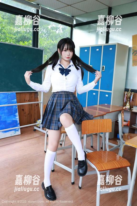 Xiuren秀人网 - 在夏小秋秋秋的美图写真中，女神的光芒是如何闪耀的