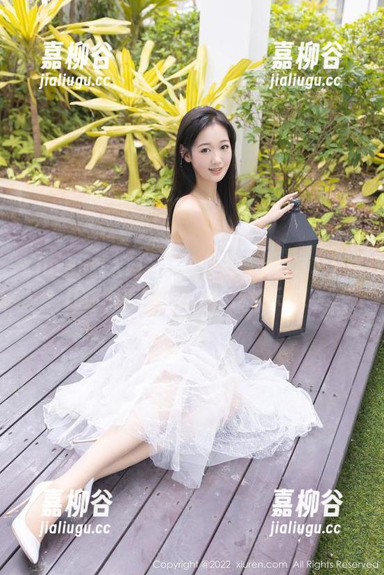 Xiuren秀人网 - “小逗逗兔女郎写真分享：让你不止是在看，还在欢乐中！“