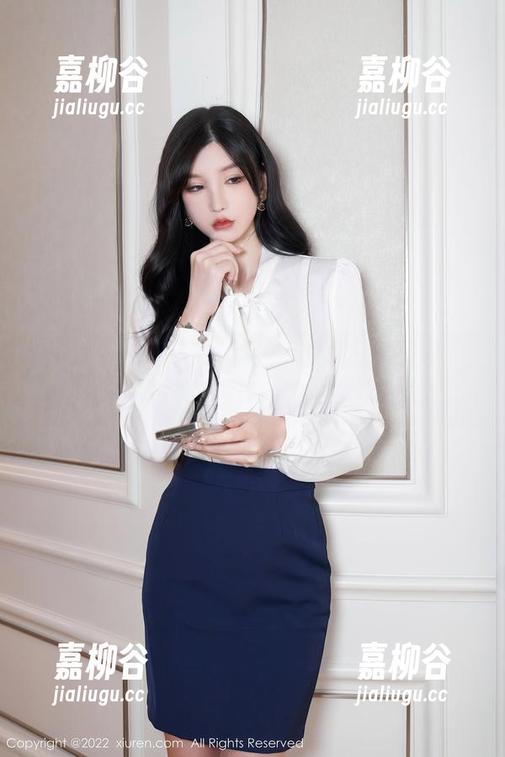Xiuren秀人网-雪瑞Lisa Xiuren秀人网 - 私拍不只是一件红裙,雪瑞Lisa告诉我们背后还有更多故事。