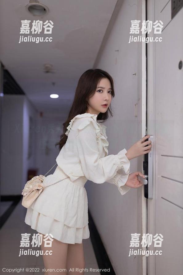 Xiuren秀人网-颖仪baby Xiuren秀人网 - 颖仪baby和她的制服图册:那些流逝的时光片段