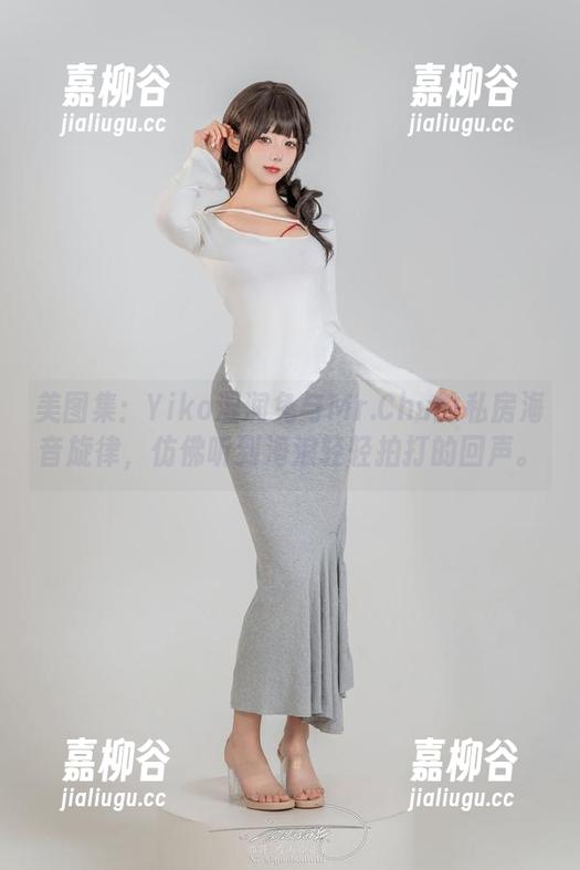 美图集：Yiko湿润兔与Mr.Chu的私房海音旋律，仿佛听到海浪轻轻拍打的回声。