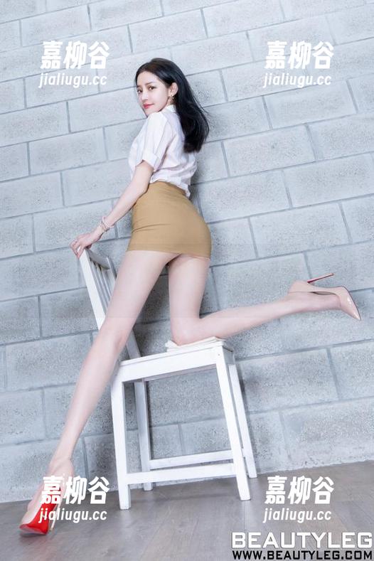 beautyleg - 甜心PinQ：在阳光下的写真故事，图册里藏着什么？