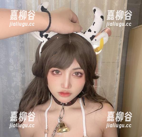 一笑芳香沁送你官司无法抵达的办公室私拍套图，逆天笑点！