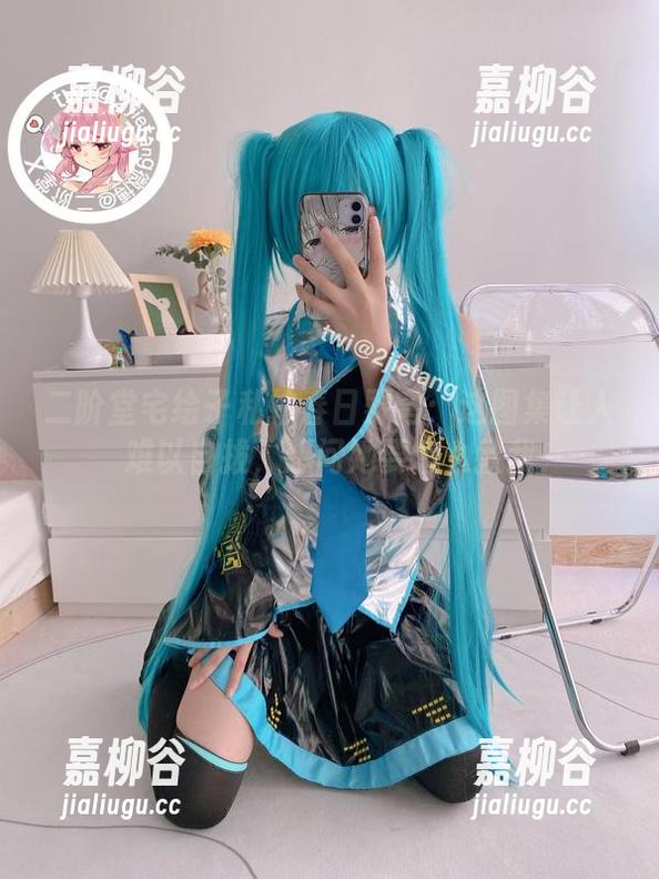 二阶堂宅绘子私拍春日野穹：这图集让人难以自拔，想问她要怎么教我