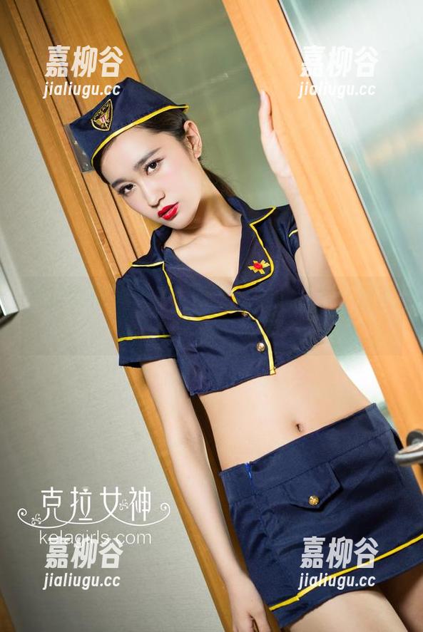 克拉女神 - 当颖儿穿上定制的毛衣：那些图片中的温柔瞬间