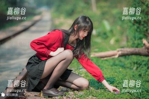 观看兔玩映画俏皮小护士的百变风格，原图他简直是个漫画角色！
