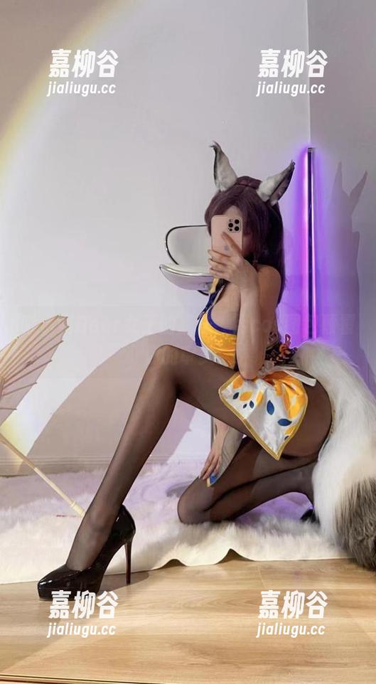 啾小妍Deer女王的魔法，用cos图包颠覆你的审美！
