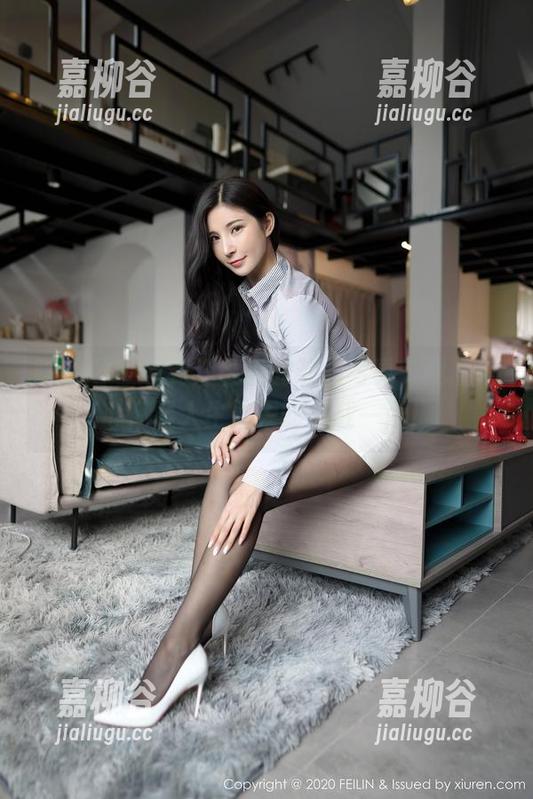 嗲囡囡-江念鱼 嗲囡囡 - 看到江念鱼的制服写真,我的内心怀疑人生,果断下载一张!
