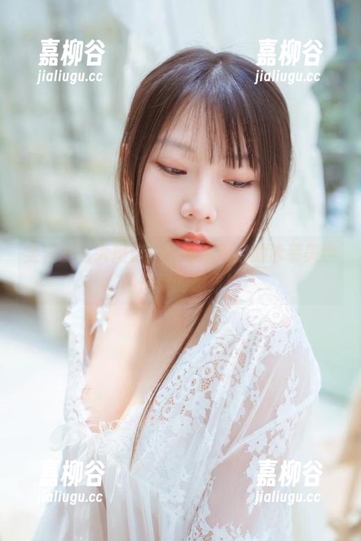 全套图包大揭秘，坏露露香宝的泳装美学颠覆你的想象！