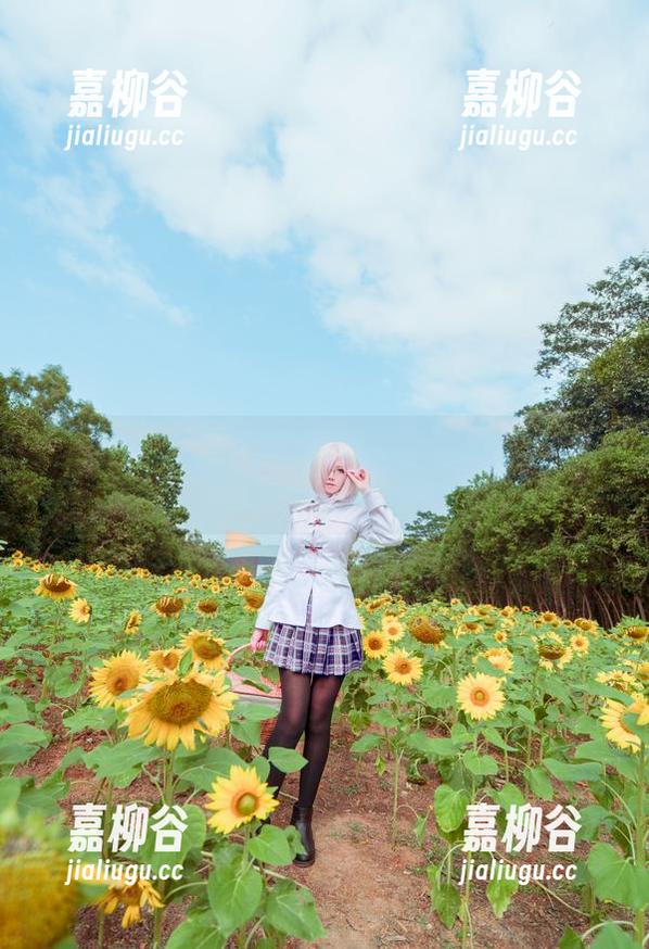 塔塔_Lo1iTa的定制制服——我感觉我在时尚节目现场！