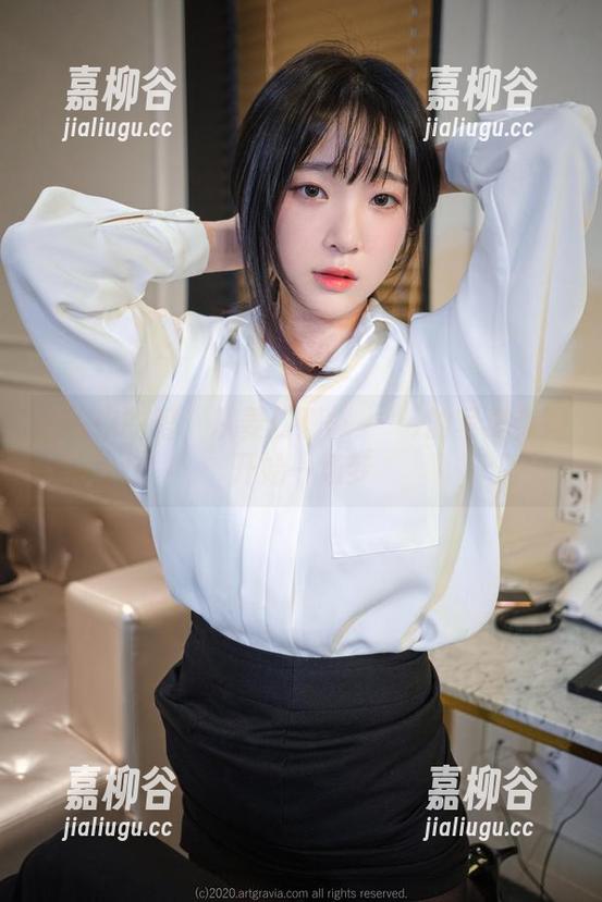 献给你的爱：从姜仁卿(강인경)的写真套图开始一场梦