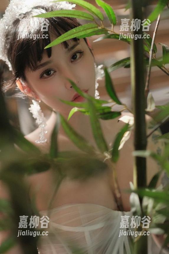 微密圈 - 不只是泳装，还是免费图赏——宋昱欣的魅惑时刻