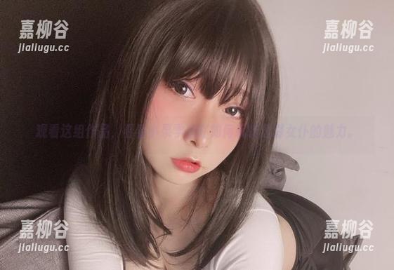 小泉学姐吖 观看这组作品,看看小泉学姐吖如何玩转透明女仆的魅力。