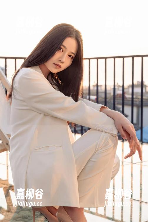 年年Nnian职业装，权威还是灾难？快来下载作品集见真相