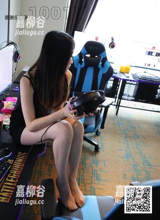 异思趣向 - 高清照片见证：婉萍直冲云霄的长腿画中人！