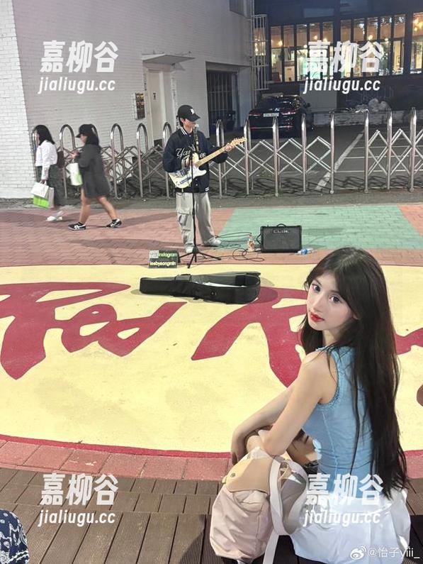 怡子yiii 怡子yiii的秘书图包又来了!更新内容比我每天的咖啡都提神。