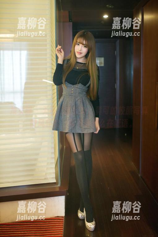推女郎 - 无圣光的魔力，黄可的校服写真：微风轻拂，似乎有什么在低语。
