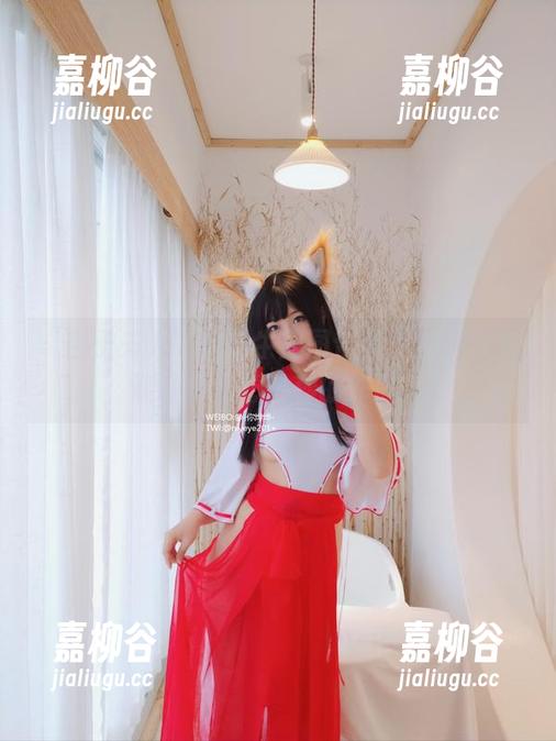 “杏子夫人”的奶牛美图合集：一组看完能让你多想几秒的作品。