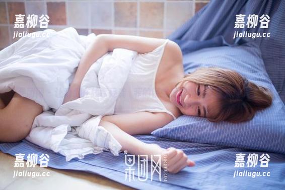 果团网 - 让我们在线享受龚玥菲的镂空魔法，这简直太迷人了！