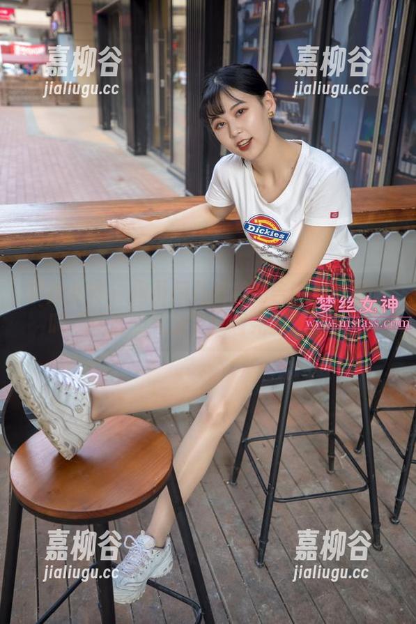 梦丝女神 - 周雨用最新美图告诉你：什么叫“纯洁的气息”？看完我想洗手！