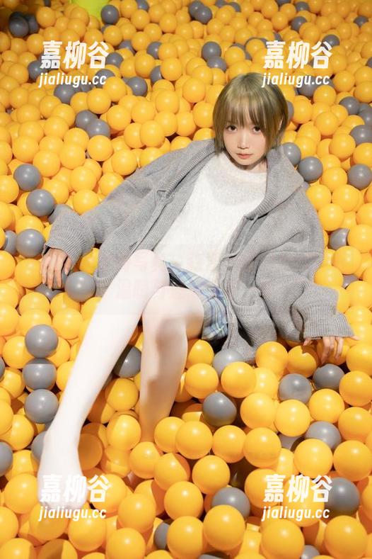 毛衣黑丝定制写真：森萝财团的独特神奇，温暖与魅惑全在一线