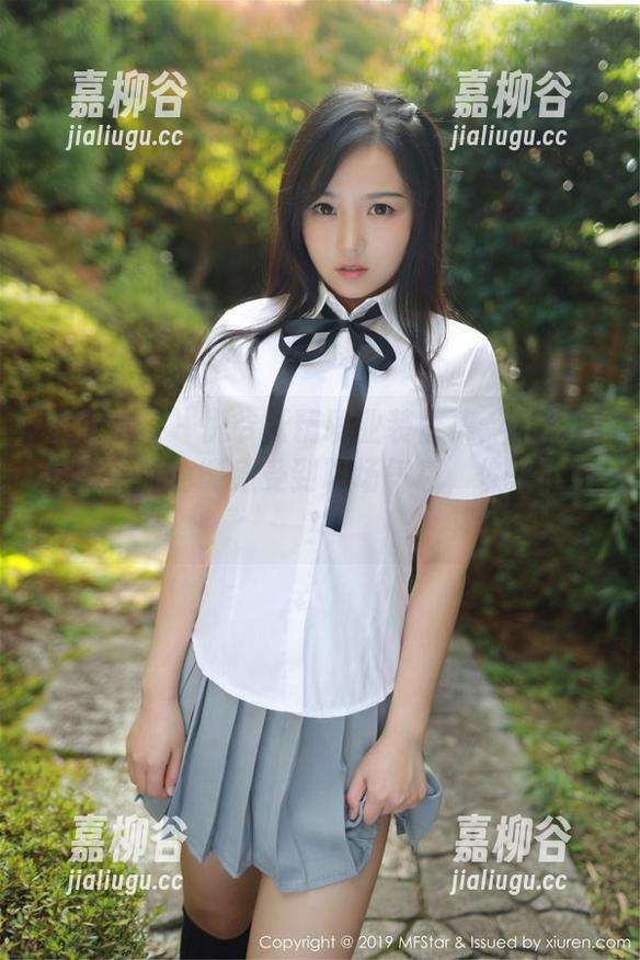 模范学院 - 悦爷妖精职业装合集：让你的电脑桌面也能感受到职场气息，快来下载！