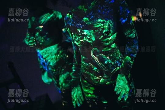 甜糖大魔王的粉色梦境：高清兔兔作品集，快来感受这份浪漫吧！