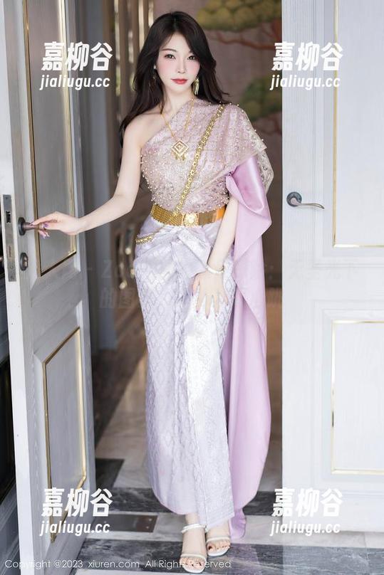 秀人网 - Zoe柚柚的裸足探险：无圣光下的图集，意外发现心跳