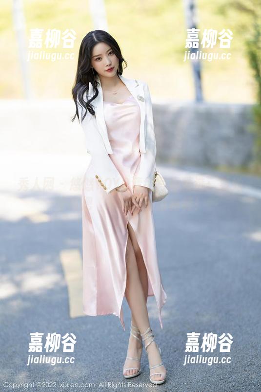 秀人网 - 悠悠YOYO清纯写真精选：看她如何把‘单纯’玩出花样！