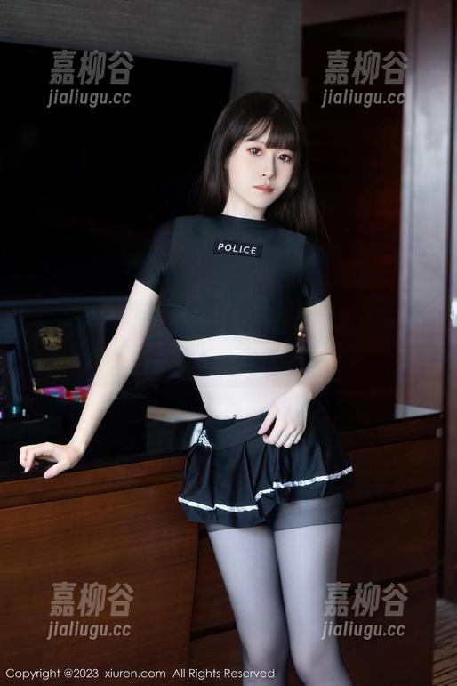 秀人网-绯月樱-Chery 秀人网 - 绯月樱-Chery白色幻想曲:原图的轻盈与套图的深沉