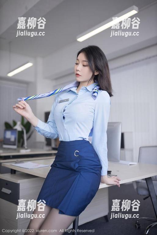 秀人网-软软Roro 秀人网 - 让人看了想换工作的软软Roro原图职业装,真是宠爱自己!