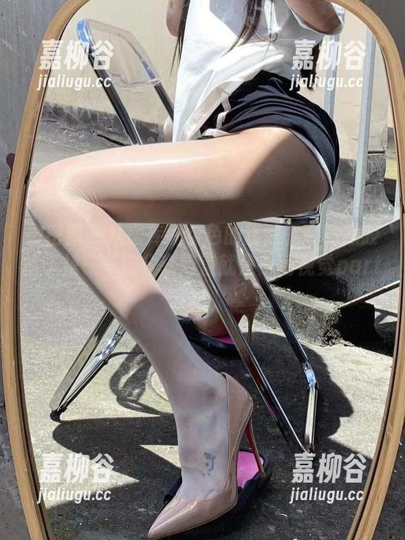 微密圈 - 从图库看粉色的猪陈佩奇的黑胶格子裙——这分享简直就是一场视觉party！