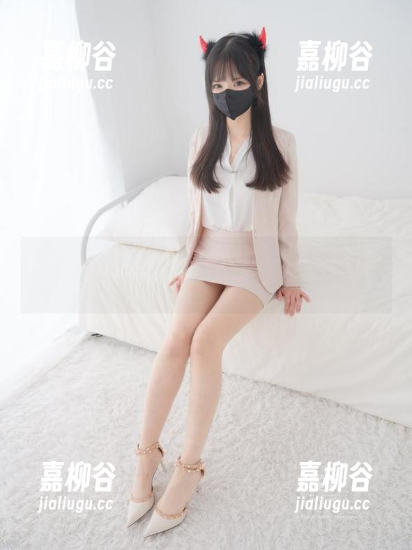 紧急企划-一只喵喵梓 紧急企划 - 黑丝制服定制:一只喵喵梓的作品带你漫游在光影之间