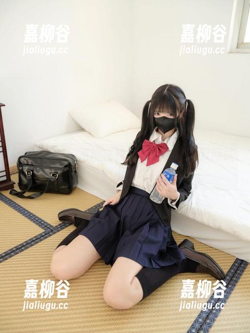 紧急企划-奶昔 紧急企划 - 原图在线,探索奶昔那双网袜下的小秘密!