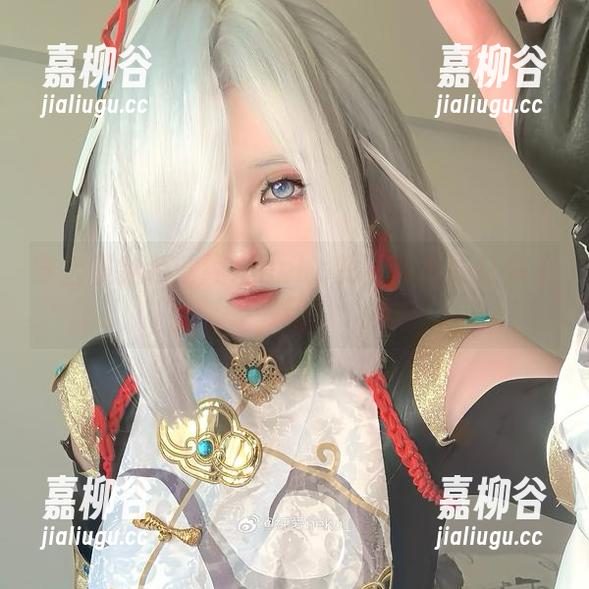 穿上职业装：纯爱neko的写真原图让你心动