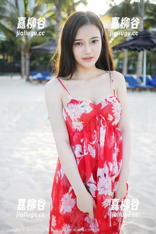 美媛馆-唐琪儿 美媛馆 - 唐琪儿的OL制服写真,光影交错间,仿佛能听到我的心跳声。