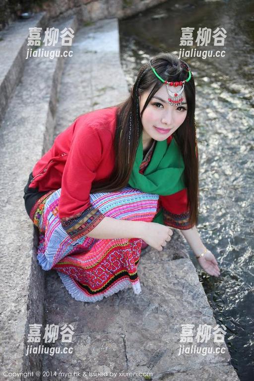 美媛馆 - 奶牛不只会吃草，小兜儿的最新图册告诉你她的百态！