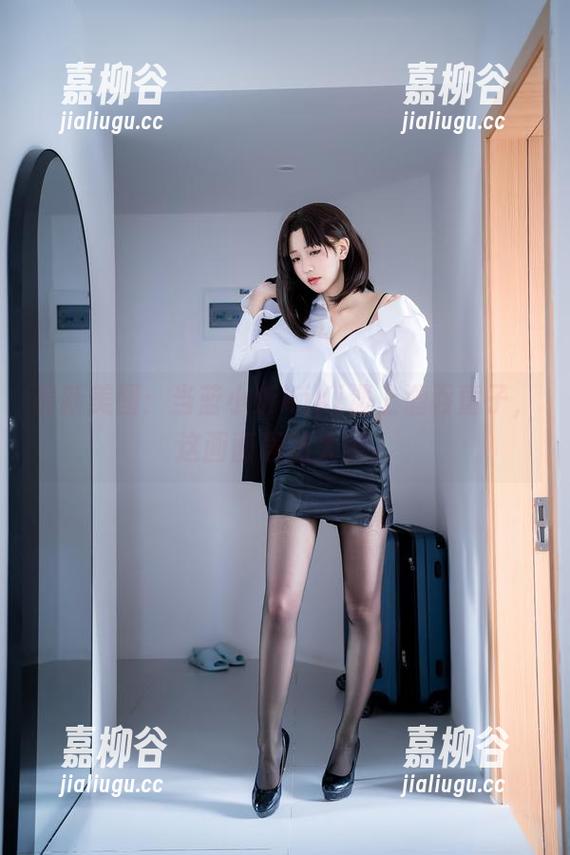 蓝小沂KiKi 最新美图:当蓝小沂KiKi遇上酒吞童子,这画面居然太美。