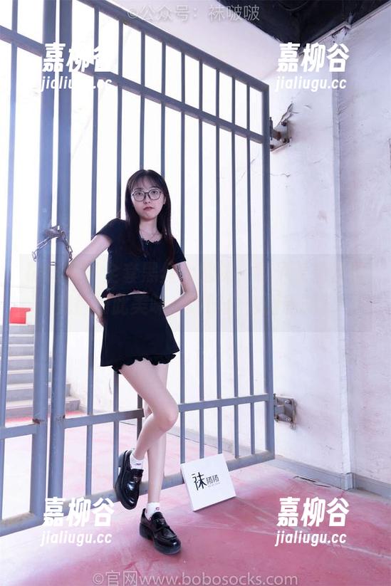 袜啵啵 - 全套黑丝大腿袜，稚予让黑丝能变得如此美味，该配什么调料呢？