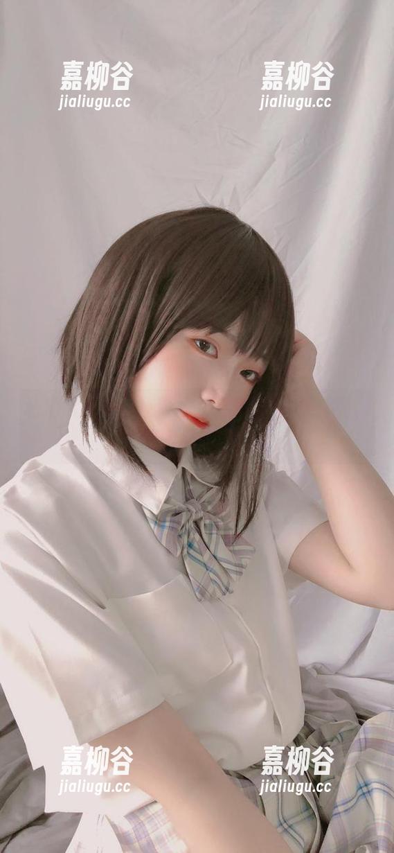 私拍风暴来袭！青水百合子学妹JK套图，甜蜜又迷人！