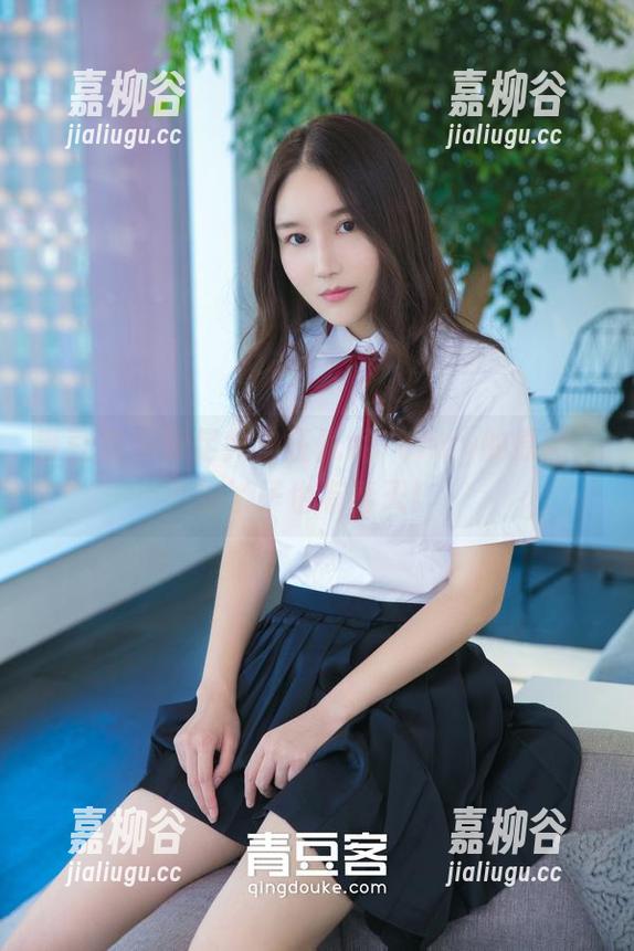 青豆客 - 裸足尤物汪佩妮Penny的原图：脚丫子也有春天！
