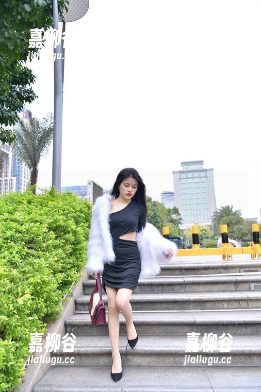走进魔镜街拍的黑丝黑网好闺蜜世界，来吧，下载这个让人心动的作品集！